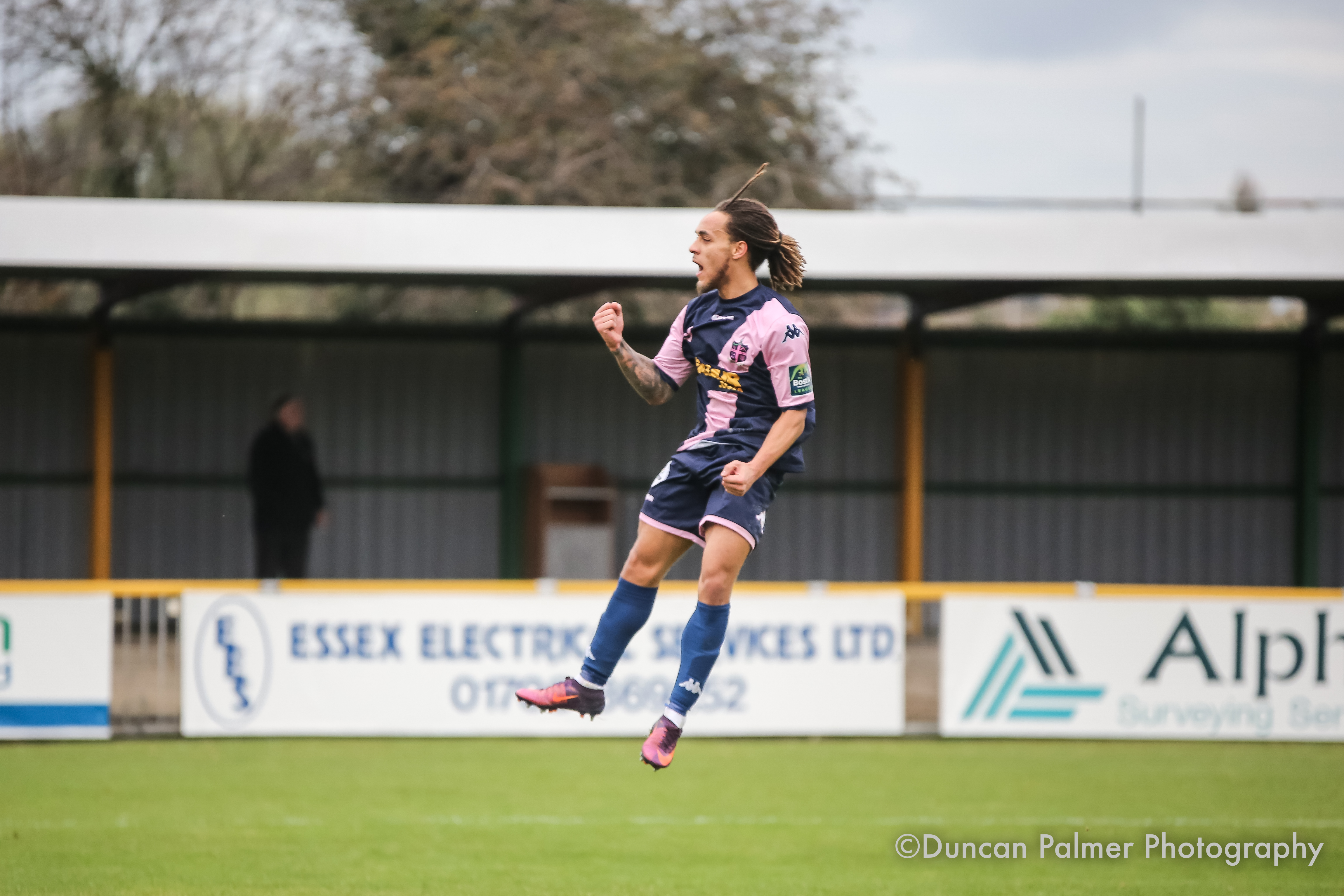 Metropolitan Police 1-4 Dulwich Hamlet