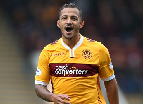 Lionel Ainsworth signs for Dulwich Hamlet