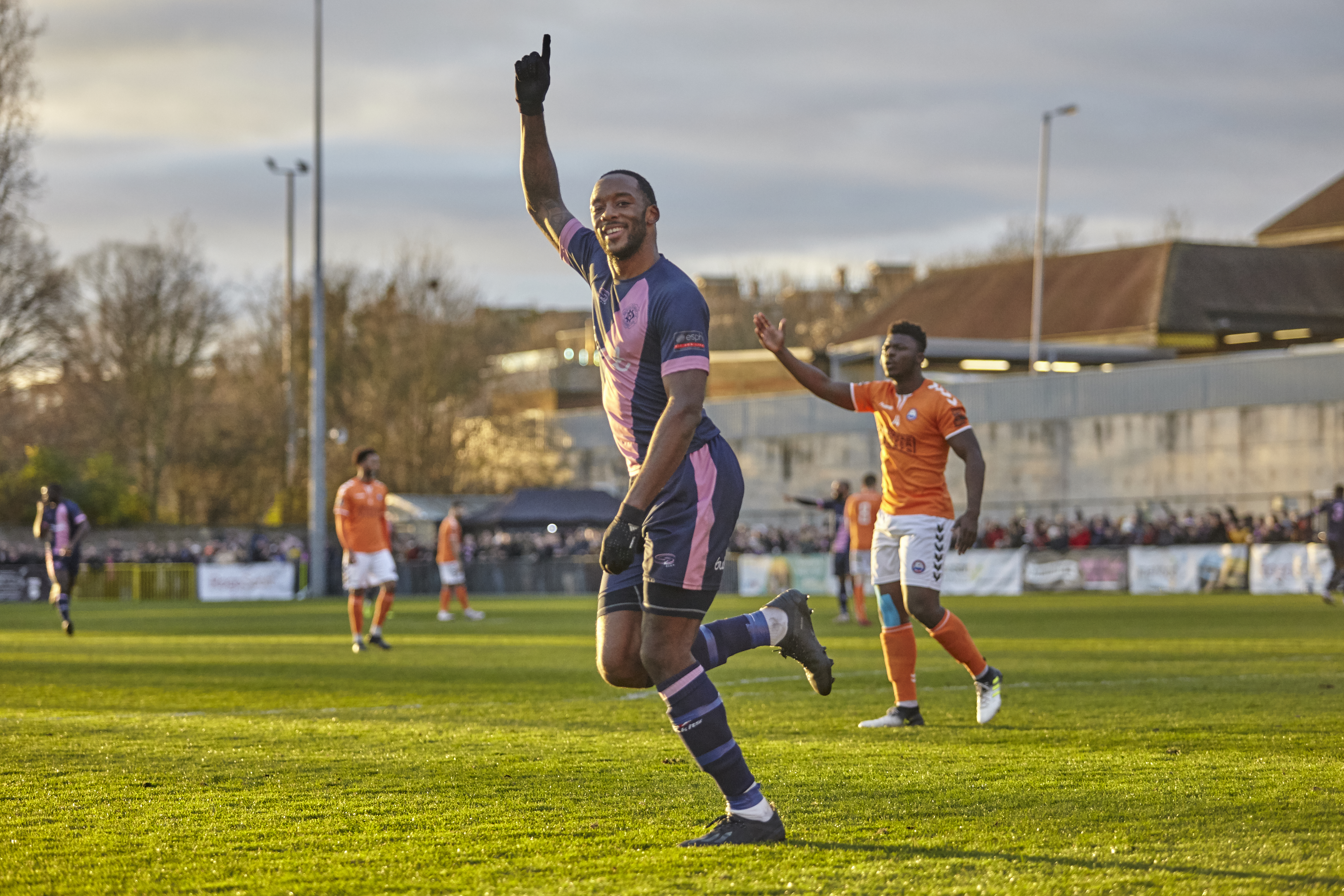 Shamir Mullings extends his stay with Dulwich